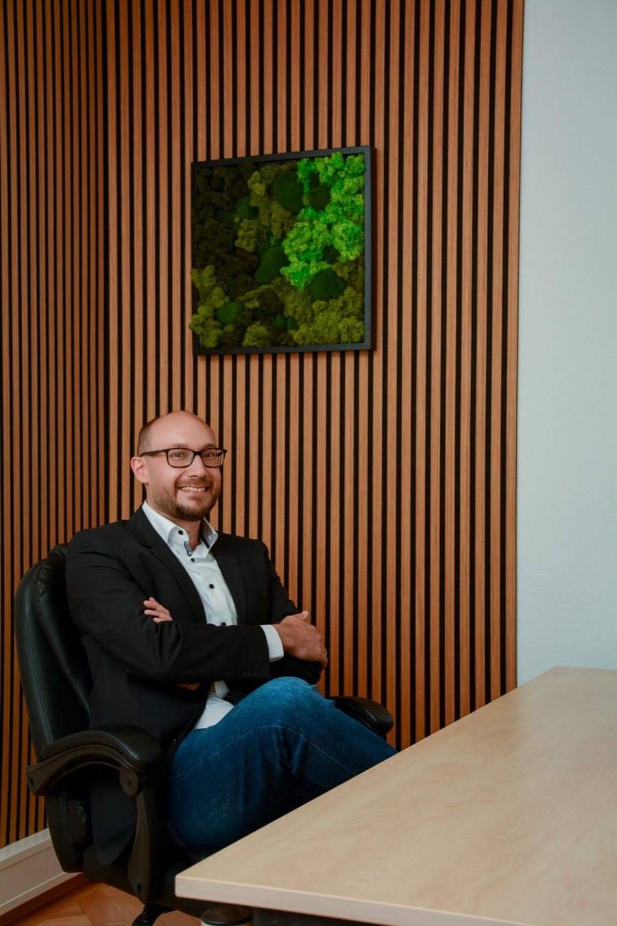 Christoph Schuler in the Business Center Reutlingen office
