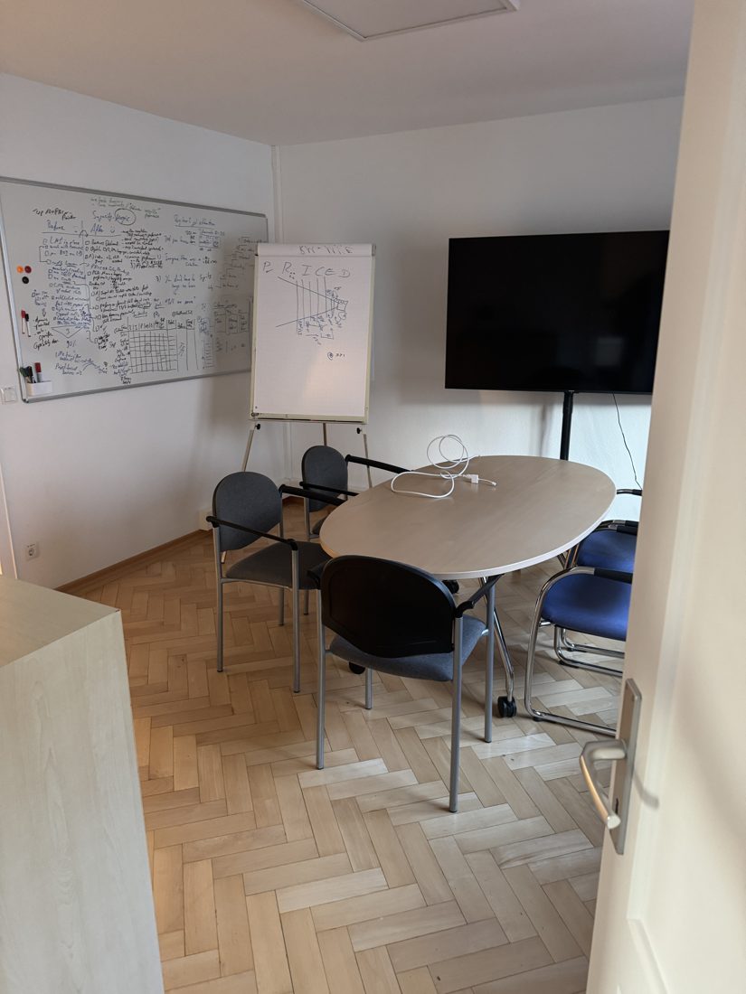 Conference room with oval table, TV and flipchart in Reutlingen